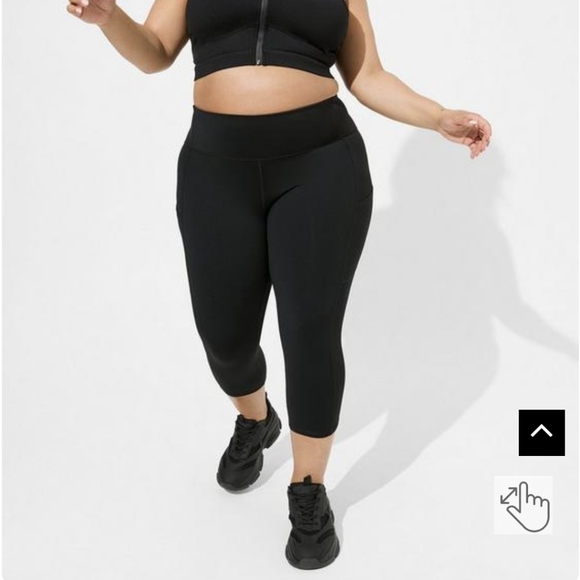 Torrid Performance work out capris with pockets - Picture 2 of 6
